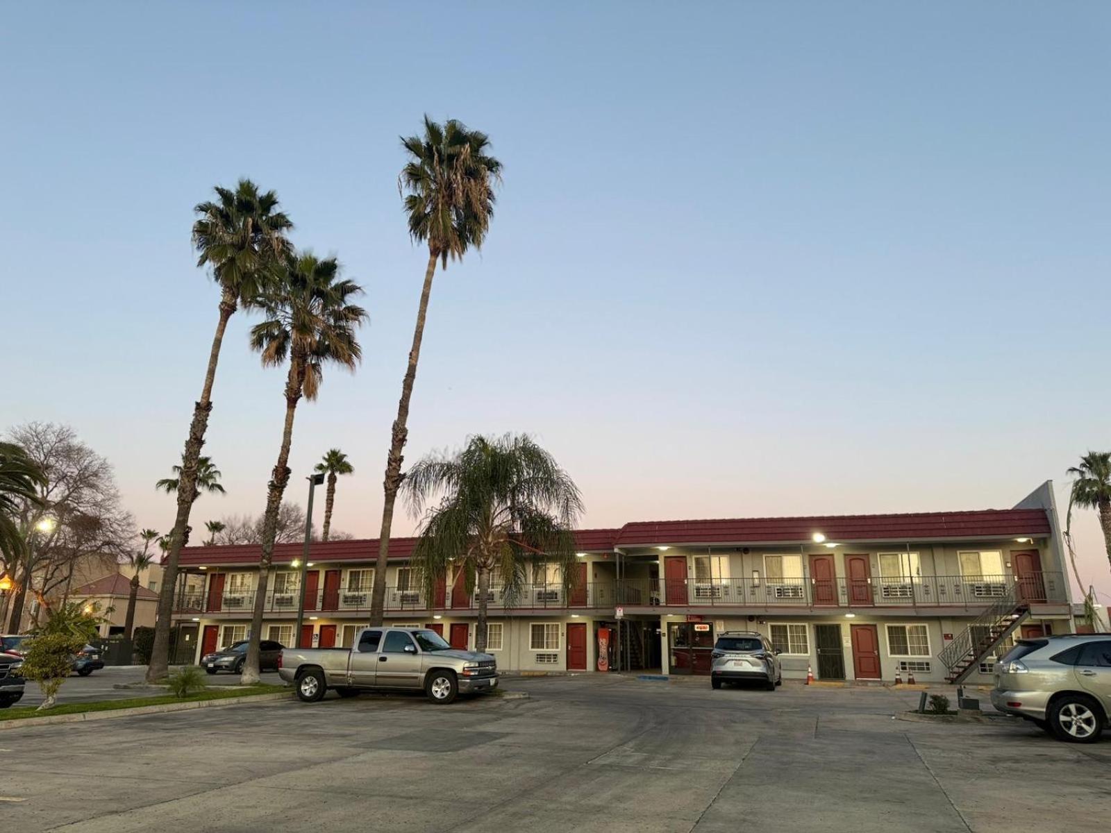 Simplestay Suites - Downtown San Bernardino Zewnętrze zdjęcie